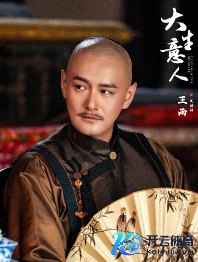 王媛可晒全家福，老公王雨终于露脸，俩女儿长相同，一家颜值爆表 低调相伴13年